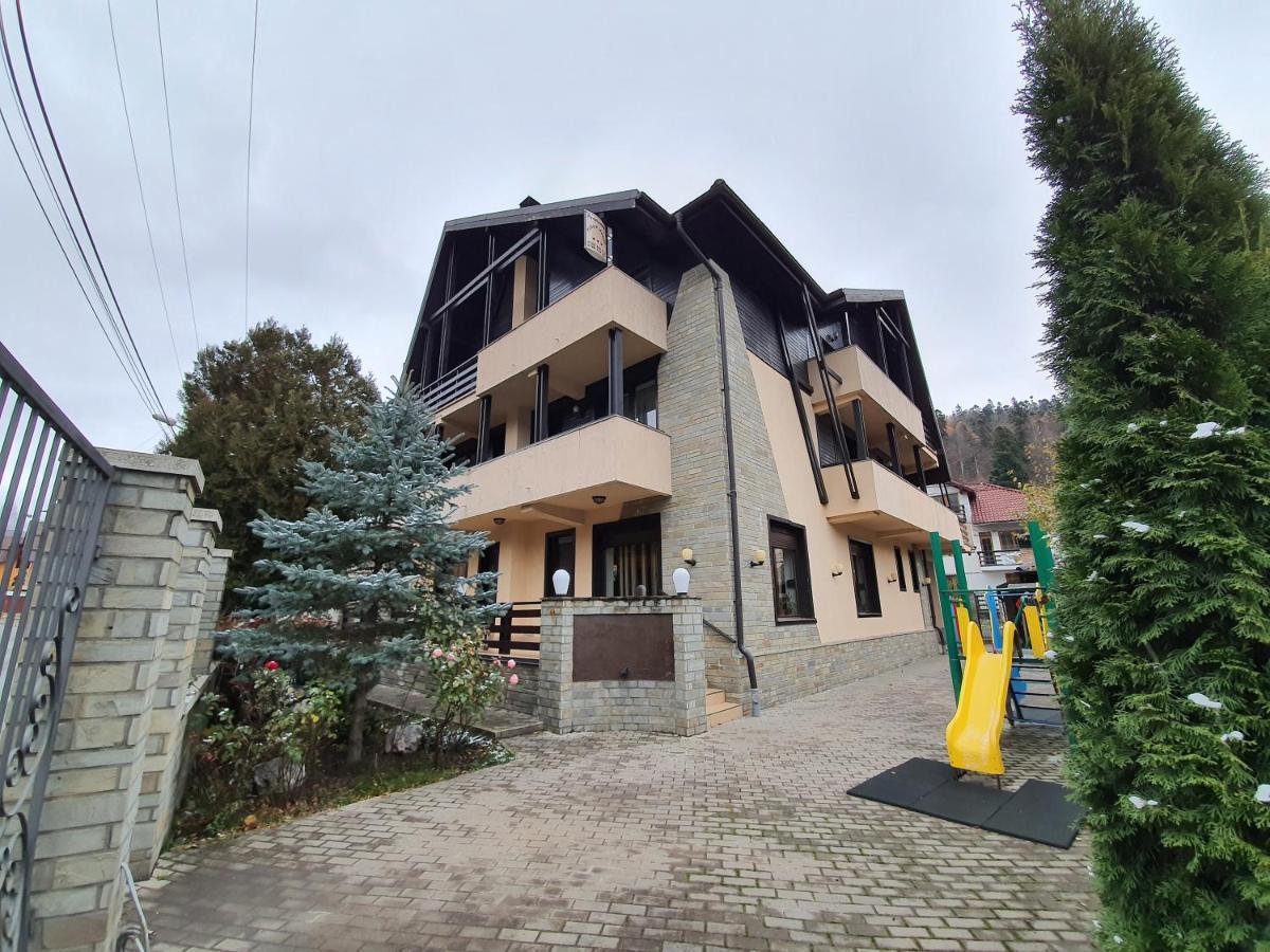 Pensiunea Public House Buşteni Екстериор снимка