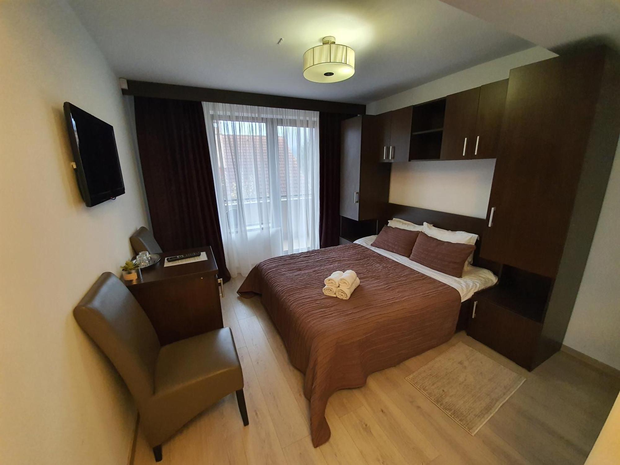 Pensiunea Public House Buşteni Стая снимка