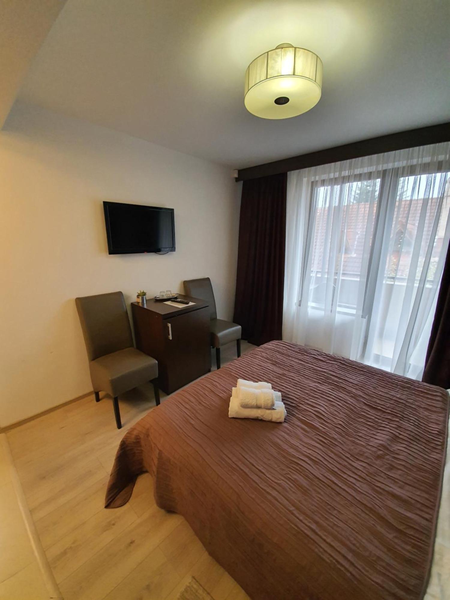 Pensiunea Public House Buşteni Стая снимка